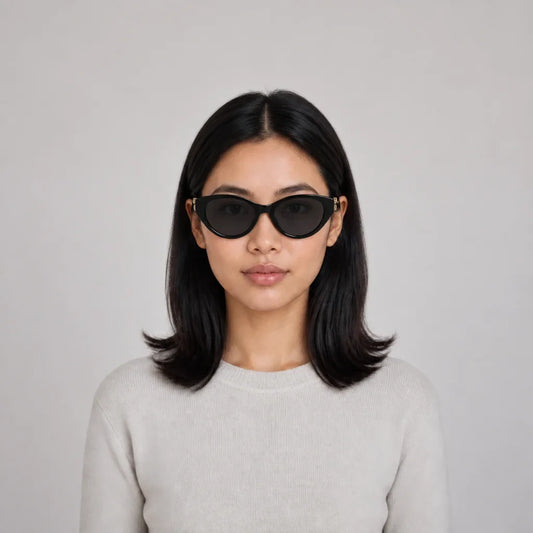 Mira Black glasses on Linh in a Le Seven Reference Look