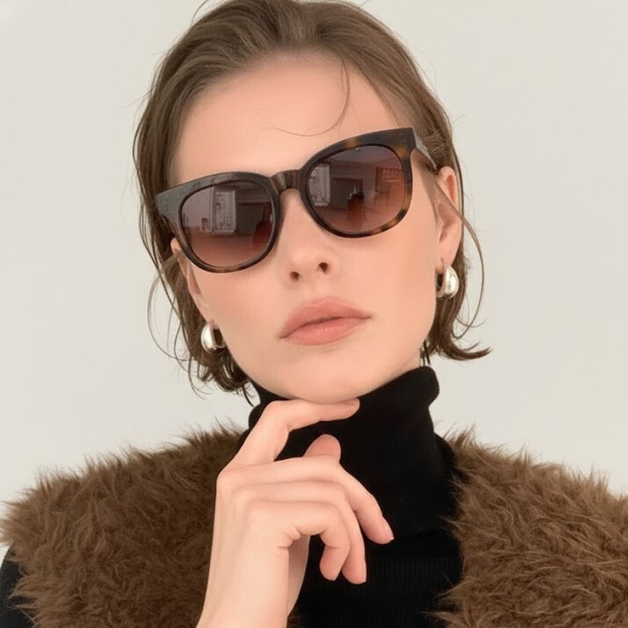 Model wearing Luna Black square sunglasses